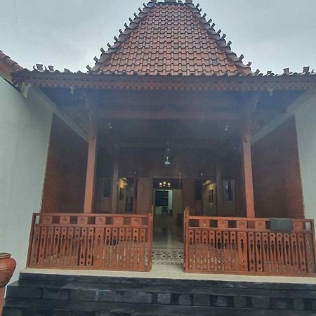 Joglo 21A Hotell Yogyakarta Exteriör bild
